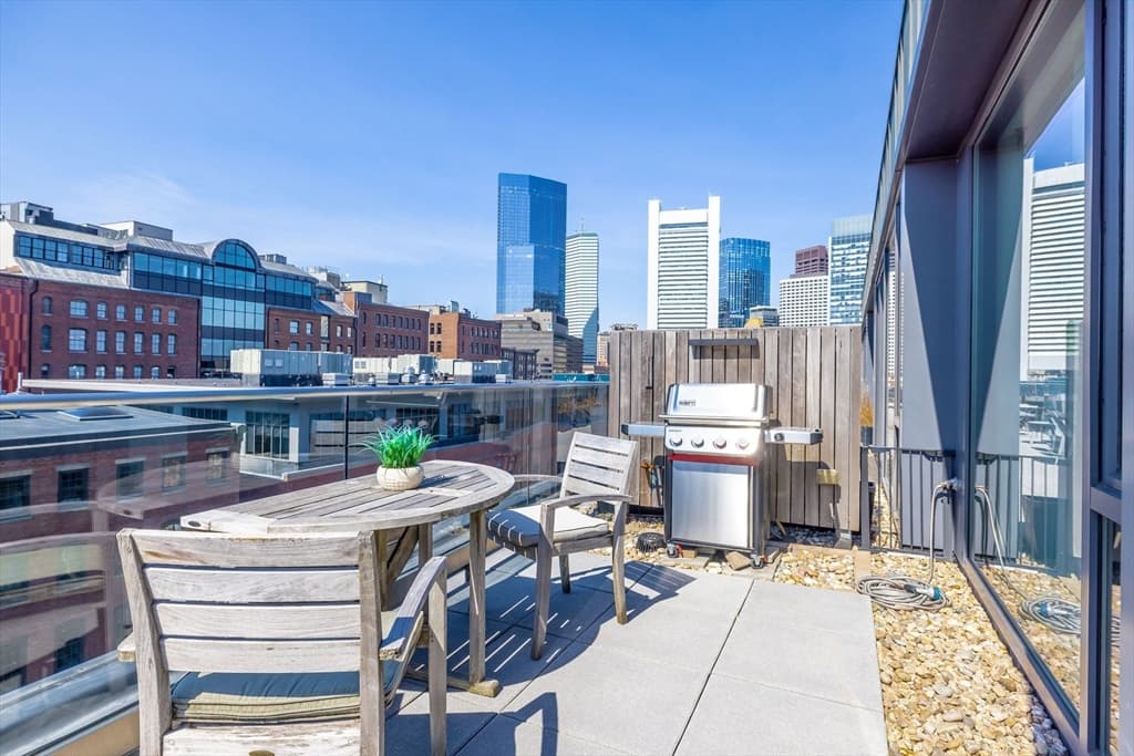 Condominium at 346 Congress St # 703, Boston MA 02210, photo 24 of 38