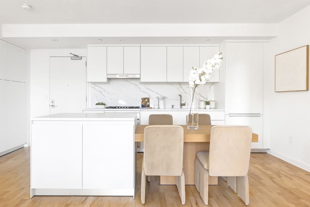 Condominium at 346 Congress St # 703, Boston MA 02210, photo 10 of 38