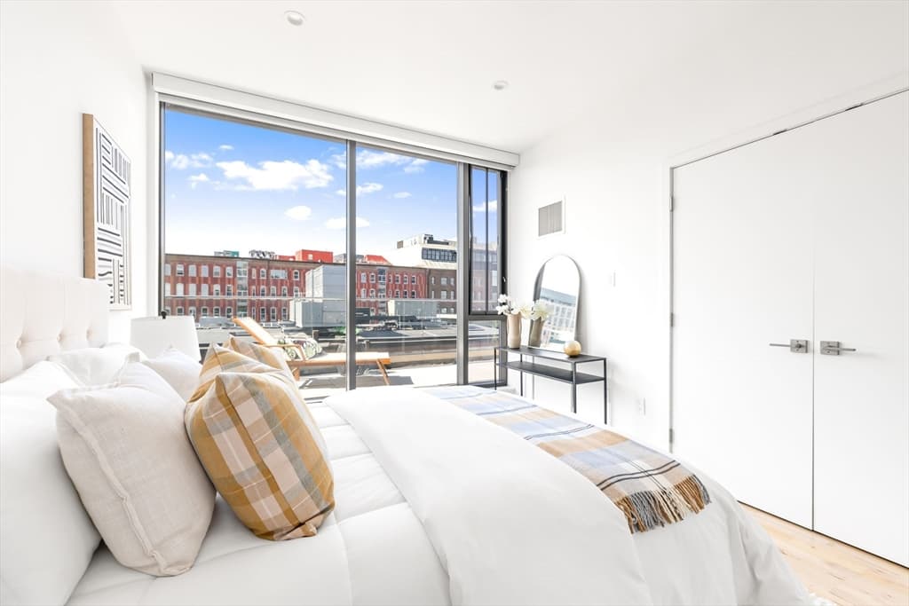 Condominium at 346 Congress St # 703, Boston MA 02210, photo 14 of 38