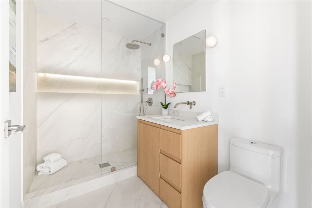 Condominium at 346 Congress St # 703, Boston MA 02210, photo 19 of 38