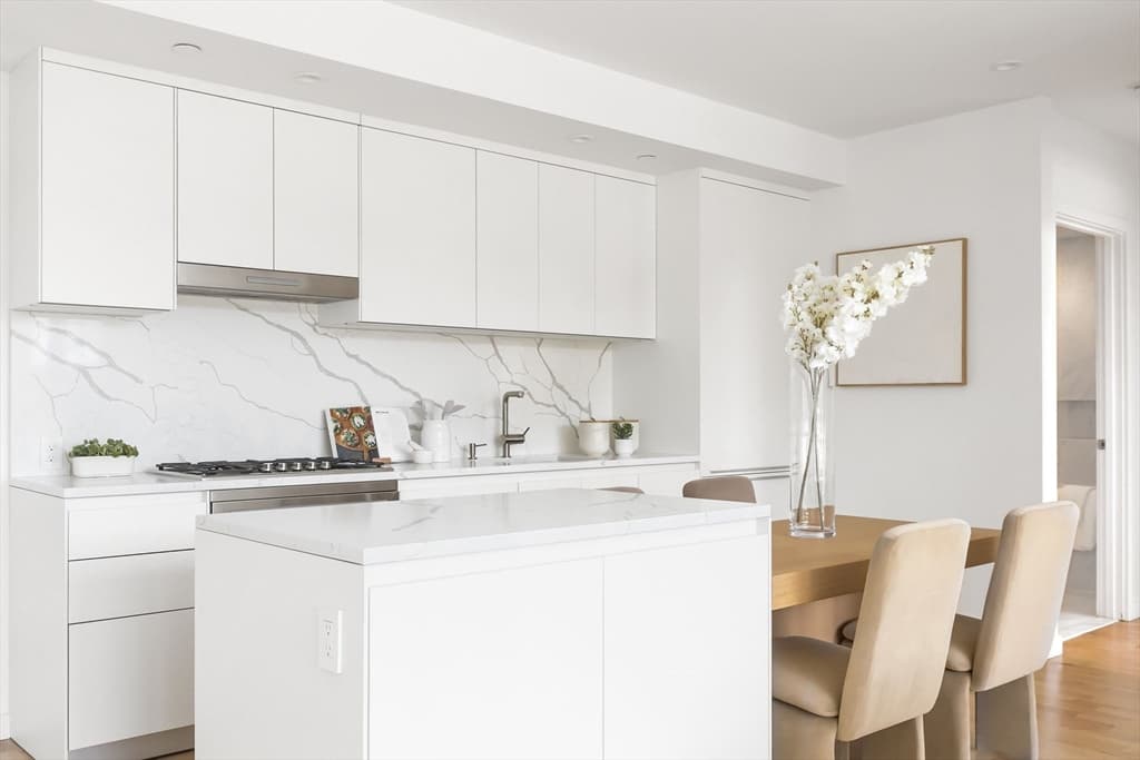 Condominium at 346 Congress St # 703, Boston MA 02210, photo 8 of 38