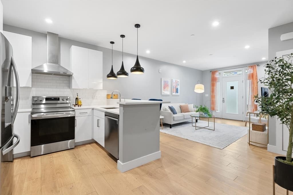 Condominium at 60 Cross St, East # 103, Somerville MA 02145, photo 6 of 24