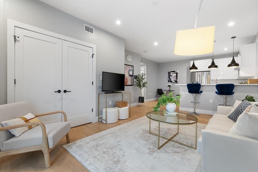 Condominium at 60 Cross St, East # 103, Somerville MA 02145, photo 3 of 24