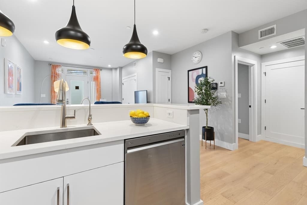 Condominium at 60 Cross St, East # 103, Somerville MA 02145, photo 9 of 24