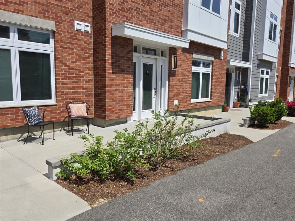 Condominium at 60 Cross St, East # 103, Somerville MA 02145, photo 15 of 24