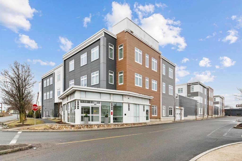 Condominium at 60 Cross St, East # 103, Somerville MA 02145, photo 19 of 24