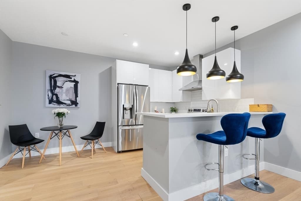 Condominium at 60 Cross St, East # 103, Somerville MA 02145, photo 4 of 24