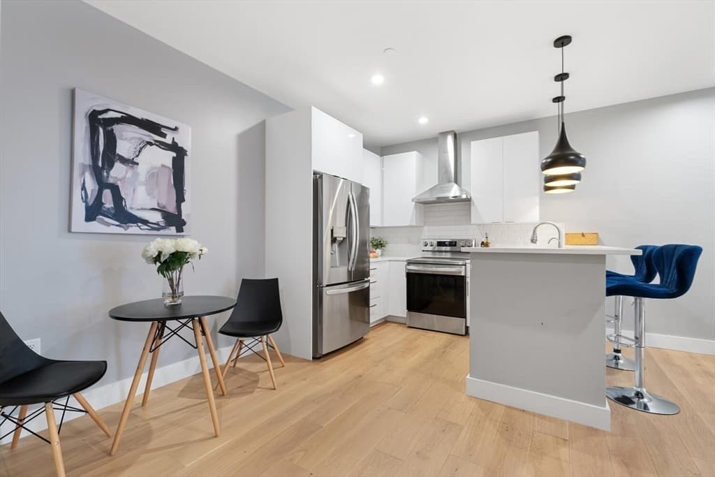 Condominium at 60 Cross St, East # 103, Somerville MA 02145, photo 8 of 24