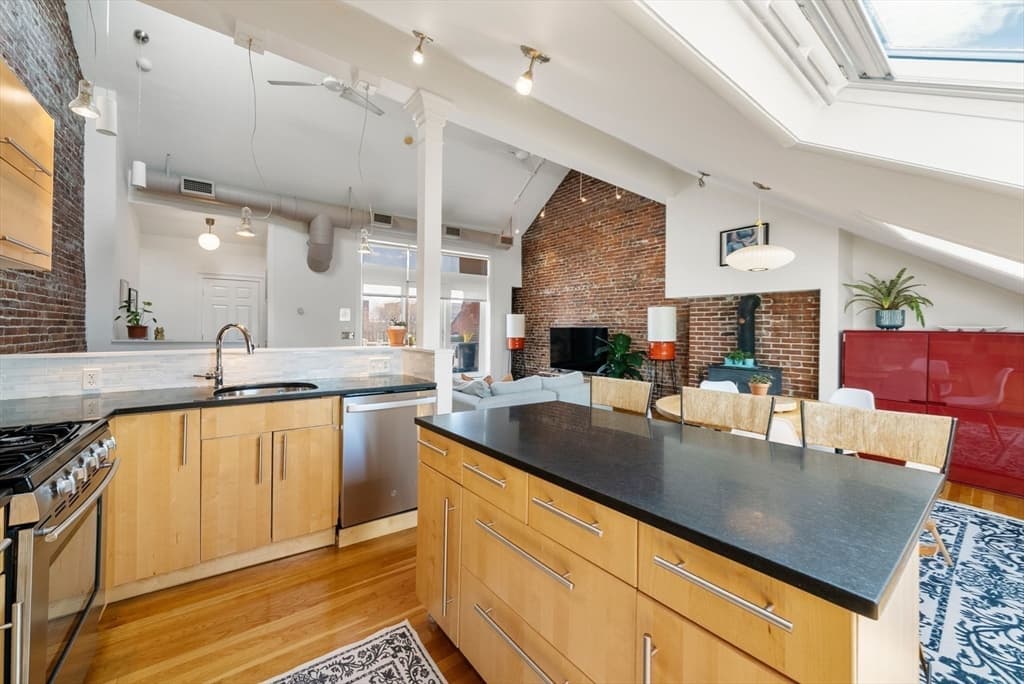 Condominium at 1666 Washington St # 3, Boston MA 02118, photo 7 of 30