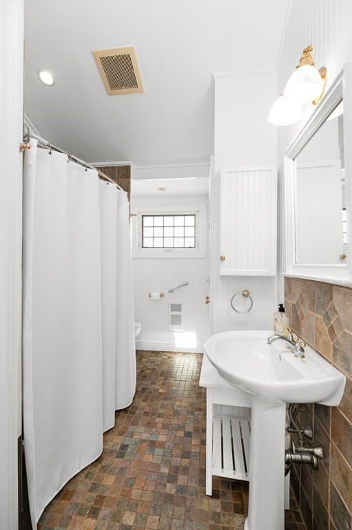 Single Family Residence at 127-131 Eastern Point Blvd, Gloucester MA 01930, Gloucester, photo 26 of 38