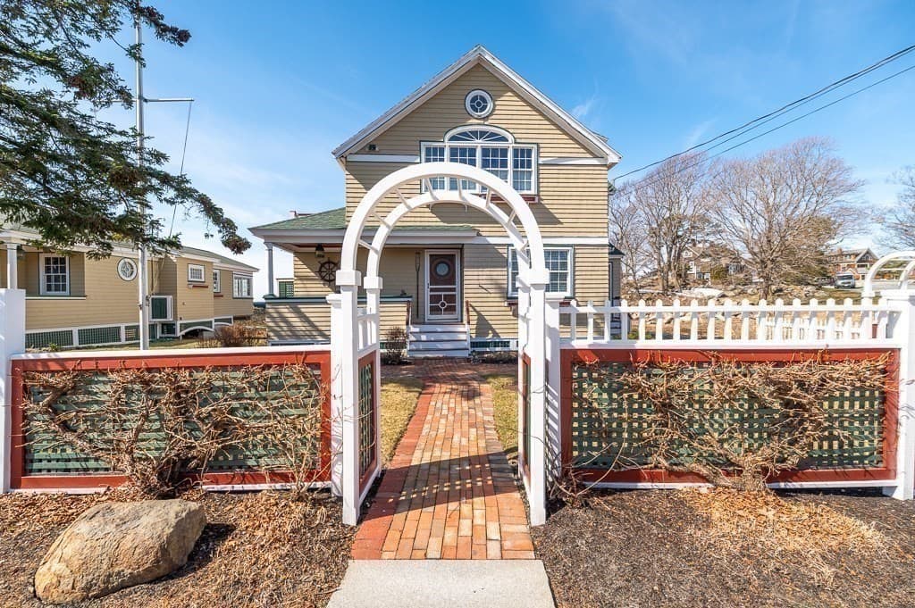 Single Family Residence at 127-131 Eastern Point Blvd, Gloucester MA 01930, Gloucester, photo 3 of 38