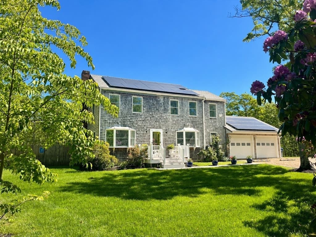 Single Family Residence at 105 Whalers Walk, Edgartown MA 02539, photo 2 of 28