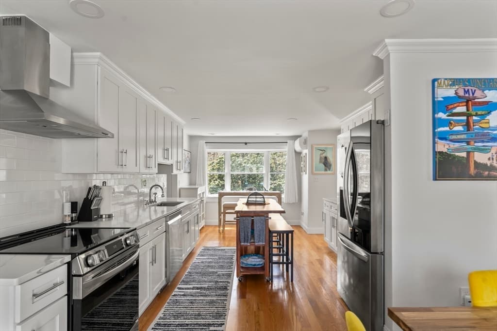 Single Family Residence at 105 Whalers Walk, Edgartown MA 02539, photo 12 of 28