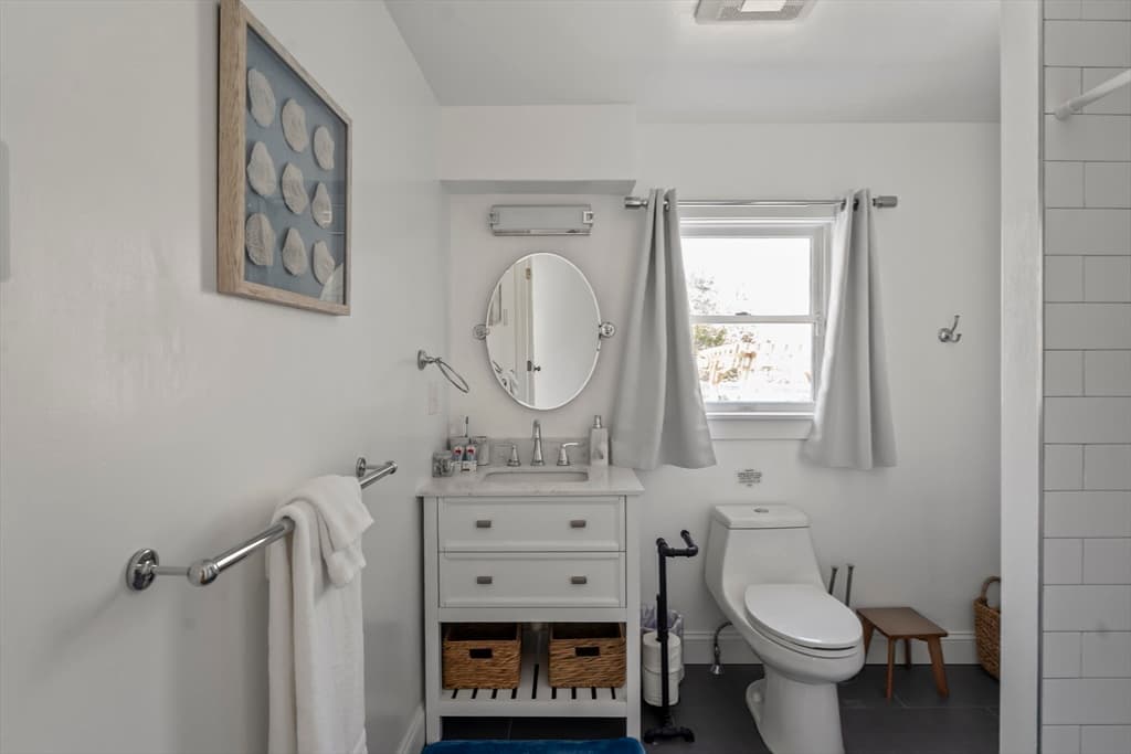 Single Family Residence at 105 Whalers Walk, Edgartown MA 02539, photo 14 of 28