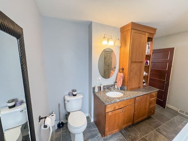 3 Family at 21 Falmouth St, Worcester MA 01607, photo 11 of 40