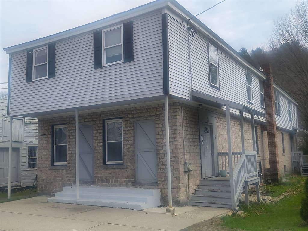 6 Maple St, Chester MA 01011