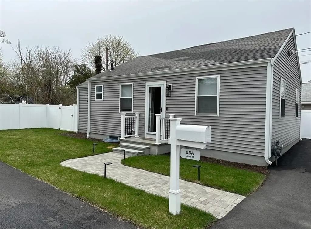 65 Louis St # A, Barnstable MA 02601