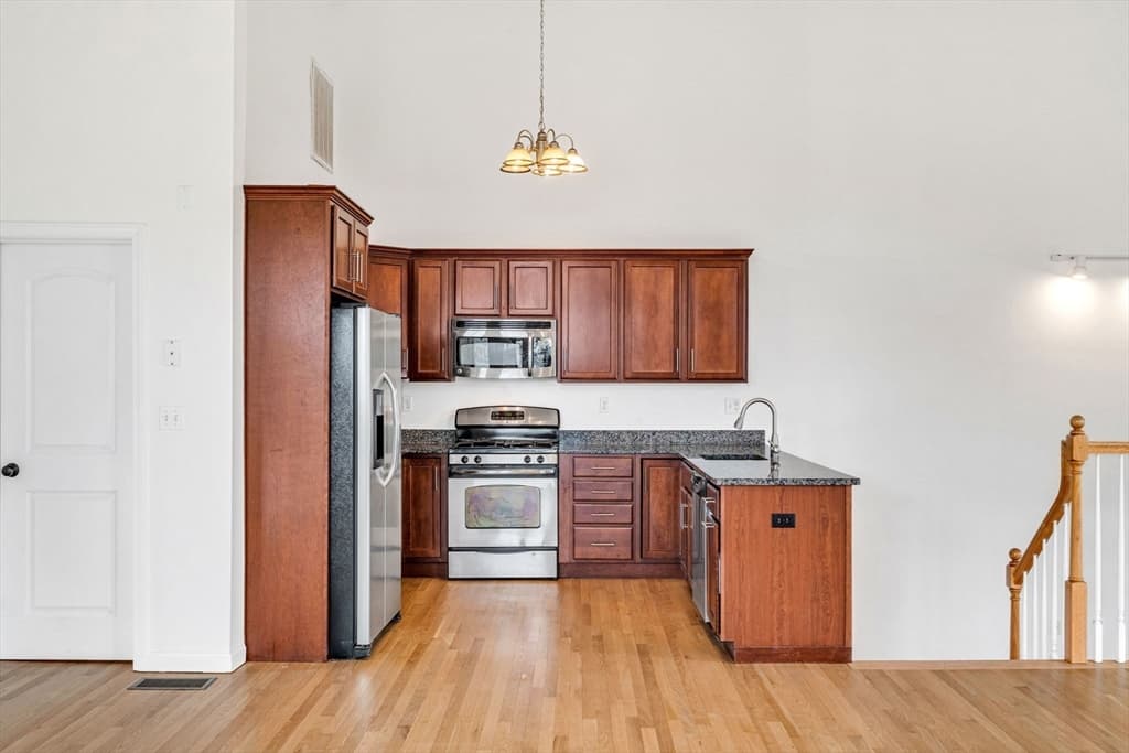 Condominium at 157 Beale Street # 6, Quincy MA 02170, Quincy, photo 6 of 41
