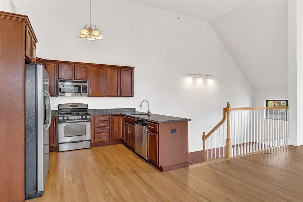 Condominium at 157 Beale Street # 6, Quincy MA 02170, Quincy, photo 13 of 41