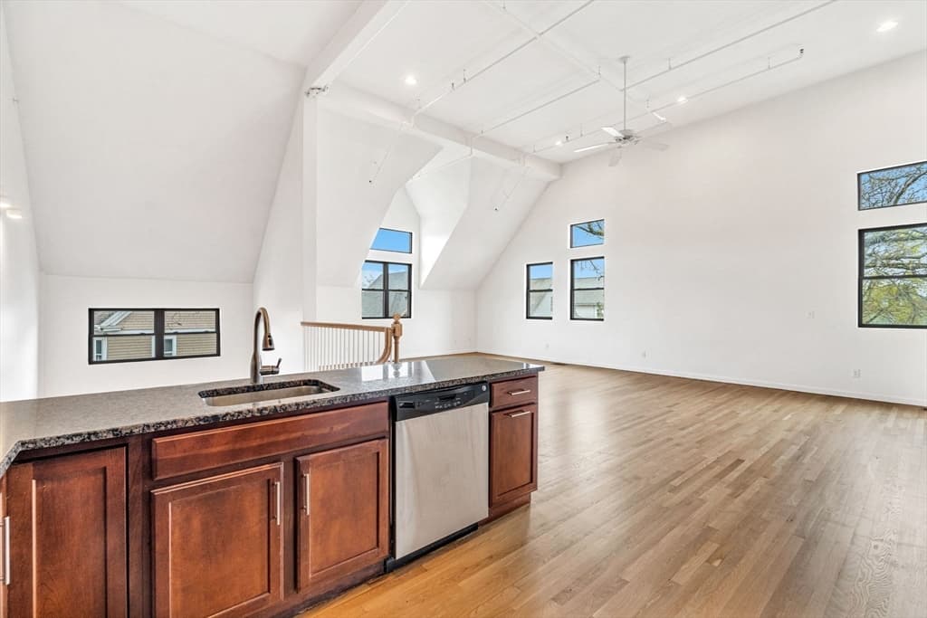 Condominium at 157 Beale Street # 6, Quincy MA 02170, Quincy, photo 16 of 41
