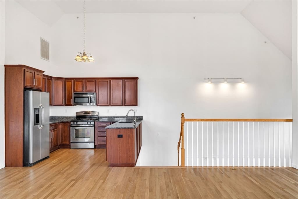 Condominium at 157 Beale Street # 6, Quincy MA 02170, Quincy, photo 7 of 41
