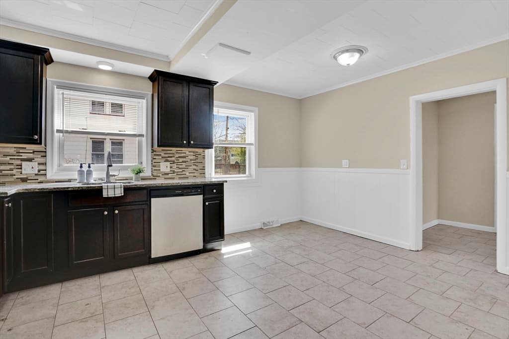 Multi Family at 38 Whitman St, Chicopee MA 01013, Chicopee, photo 6 of 29