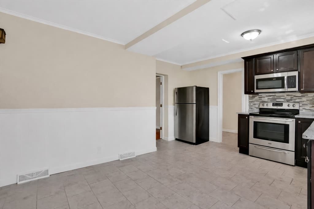 Multi Family at 38 Whitman St, Chicopee MA 01013, Chicopee, photo 5 of 29