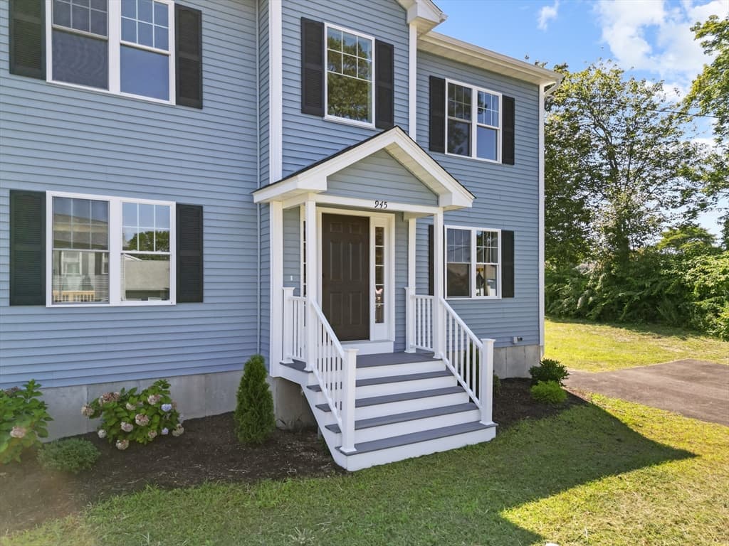 Single Family Residence at 961 Wood St, Fall River MA 02721, photo 2 of 33