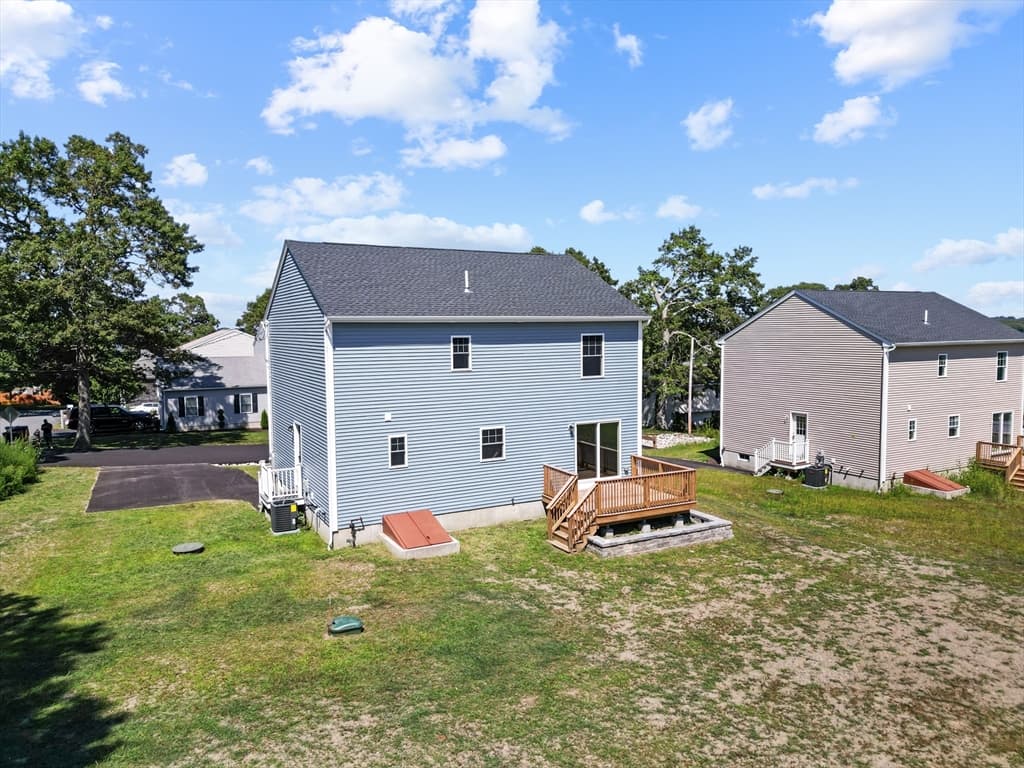 Single Family Residence at 961 Wood St, Fall River MA 02721, photo 3 of 33