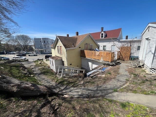 2 Family - 2 Units Up/Down at 1814 Pleasant Street, Fall River MA 02723, Fall River, photo 4 of 13