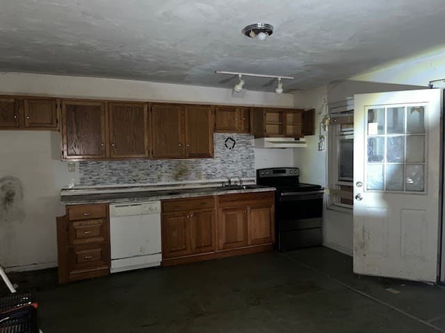 2 Family - 2 Units Up/Down at 1814 Pleasant Street, Fall River MA 02723, Fall River, photo 8 of 13