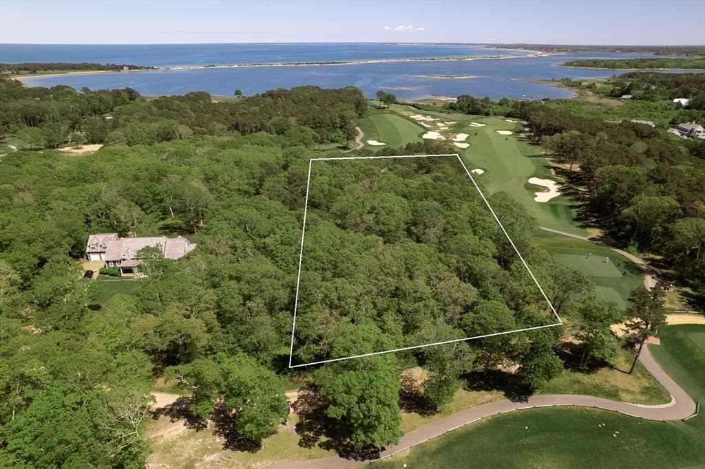 7 Overview Lane, Oak Bluffs MA 02557