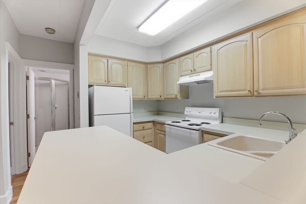 34 Sumner Ave # 210, Springfield MA 01108 photo 9