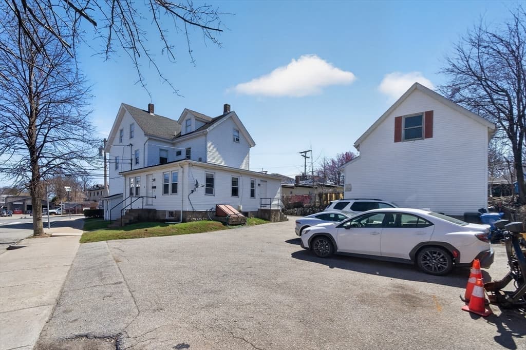 4 Family at 227-229 Newton Street, Waltham MA 02453, Waltham, photo 6 of 42