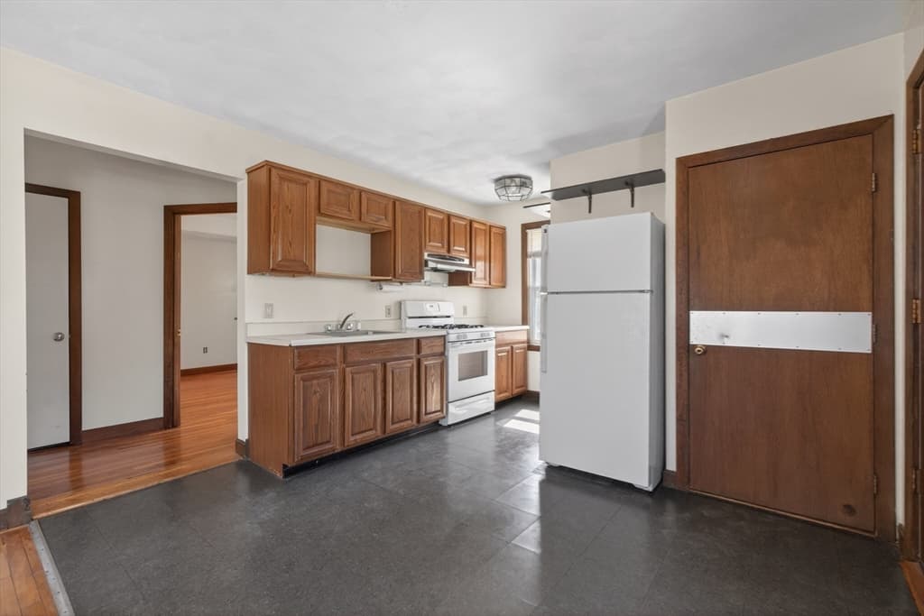 4 Family at 227-229 Newton Street, Waltham MA 02453, Waltham, photo 16 of 42