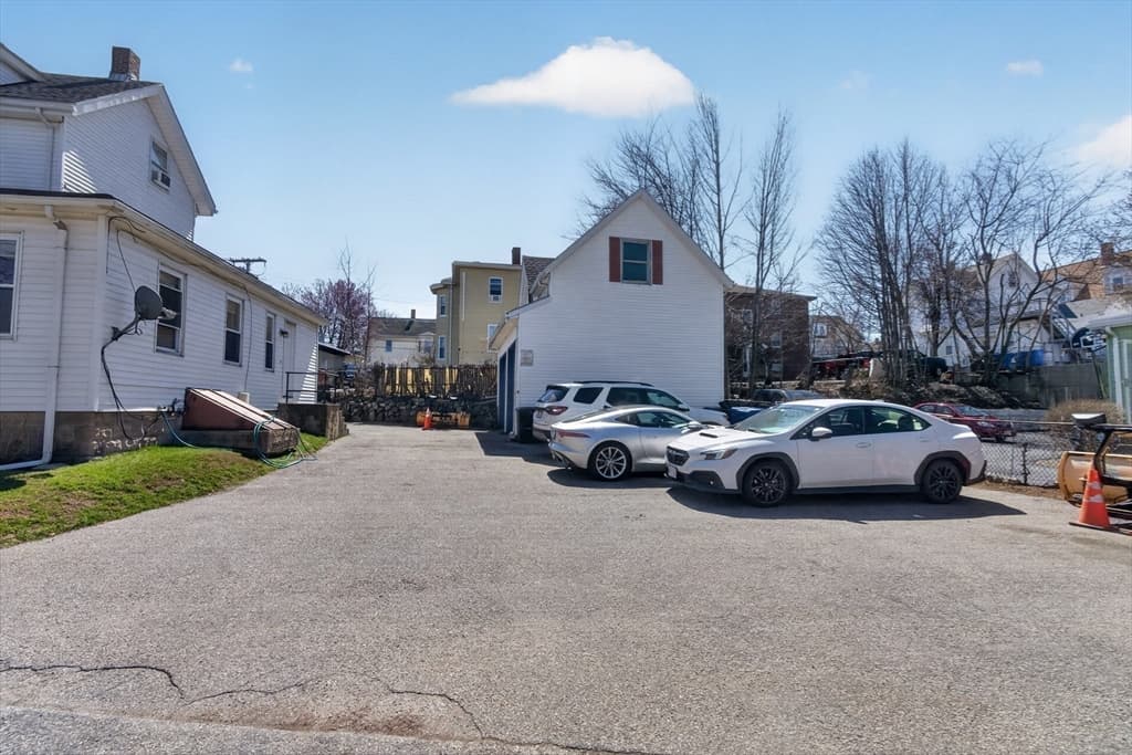 4 Family at 227-229 Newton Street, Waltham MA 02453, Waltham, photo 7 of 42