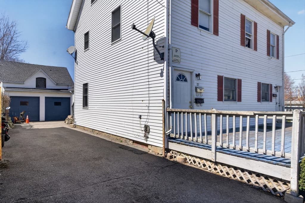4 Family at 227-229 Newton Street, Waltham MA 02453, Waltham, photo 5 of 42