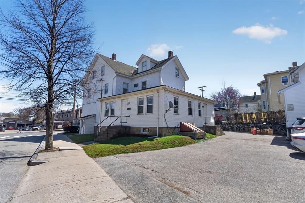 4 Family at 227-229 Newton Street, Waltham MA 02453, Waltham, photo 9 of 42