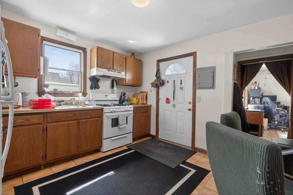 4 Family at 227-229 Newton Street, Waltham MA 02453, Waltham, photo 34 of 42