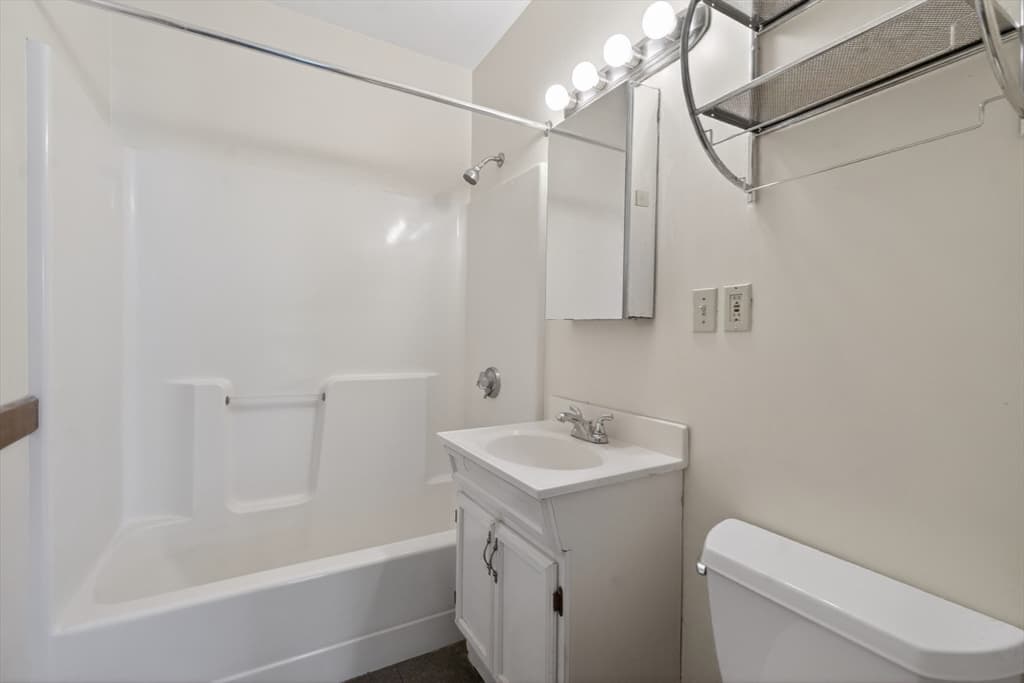 4 Family at 227-229 Newton Street, Waltham MA 02453, Waltham, photo 15 of 42