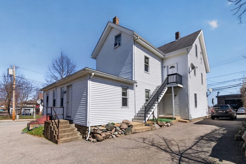 4 Family at 227-229 Newton Street, Waltham MA 02453, Waltham, photo 11 of 42