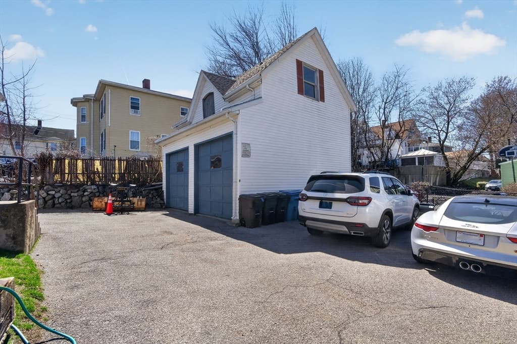 4 Family at 227-229 Newton Street, Waltham MA 02453, Waltham, photo 4 of 42