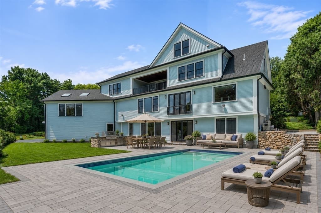 55 Crestview Rd, Belmont MA 02478
