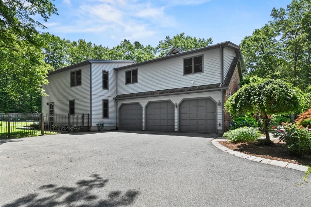 Single Family Residence at 145 Stonehill Road, East Longmeadow MA 01028, East Longmeadow, photo 30 of 42