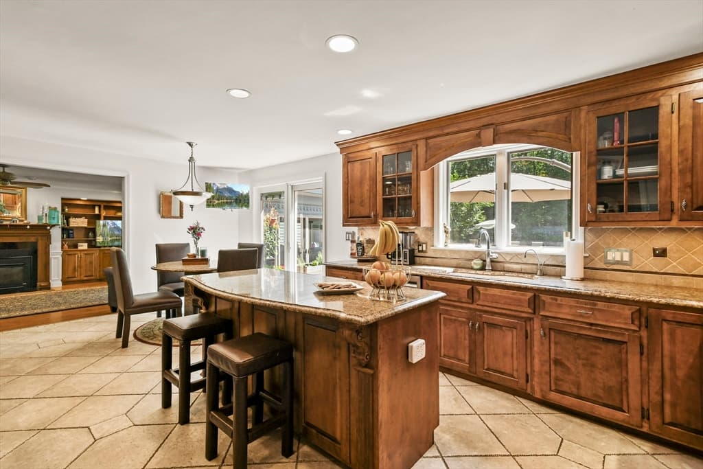 Single Family Residence at 145 Stonehill Road, East Longmeadow MA 01028, East Longmeadow, photo 4 of 42