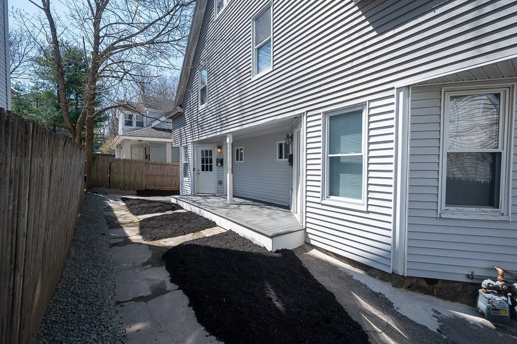 104 1/2 Rodney St, Worcester MA 01605 photo 3