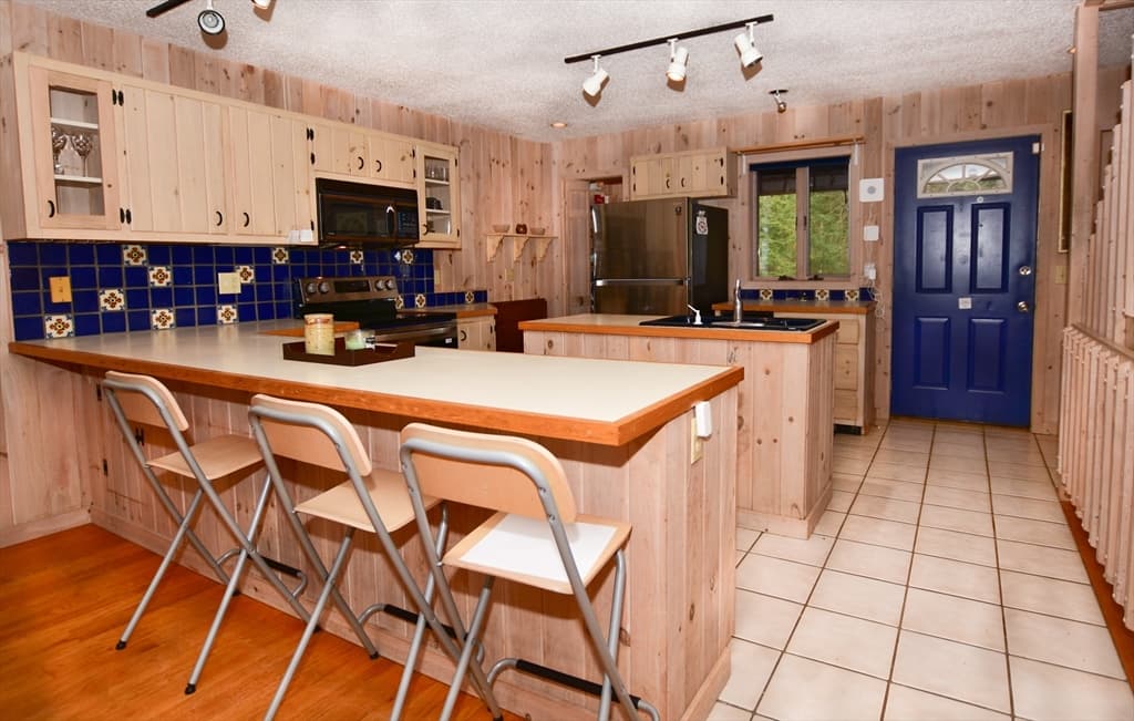 Single Family Residence at 283 Benton Hill Rd, Becket MA 01223, Becket, photo 4 of 42