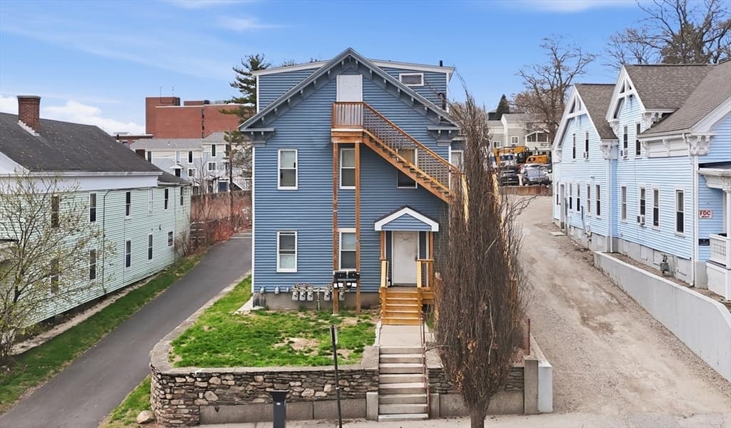 34 Irving St, Worcester MA 01609