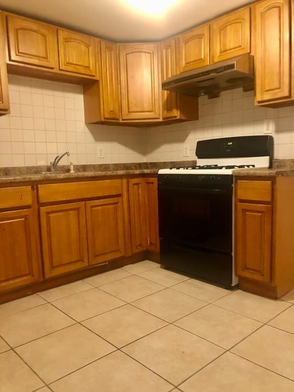 3 Family at 15 4th Street, Lowell MA 01850, photo 7 of 37