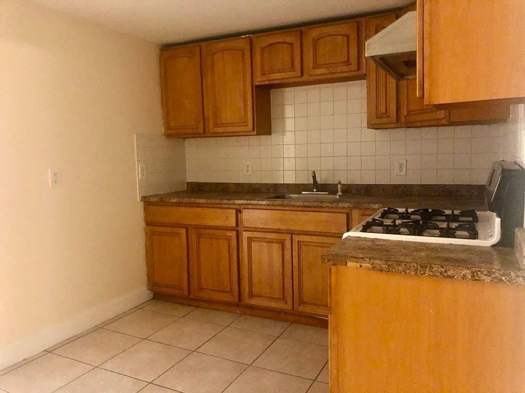 3 Family at 15 4th Street, Lowell MA 01850, photo 8 of 37